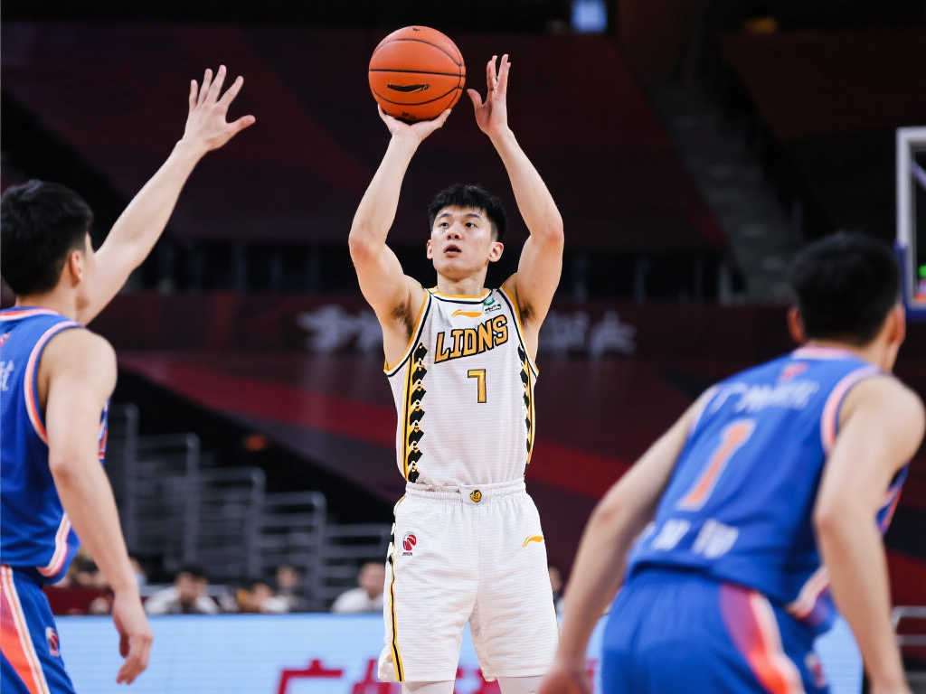 陈盈骏三分连发，杨健惊叹：这才是真正的陈盈骏！